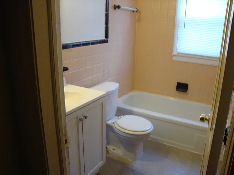 2395 Glendale Ave — Photo 3