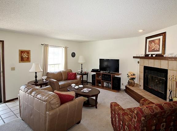3rd image of 8366 Metcalf Ave