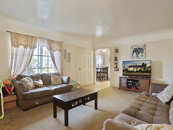 5th image of 1504 W Elmwood Ave