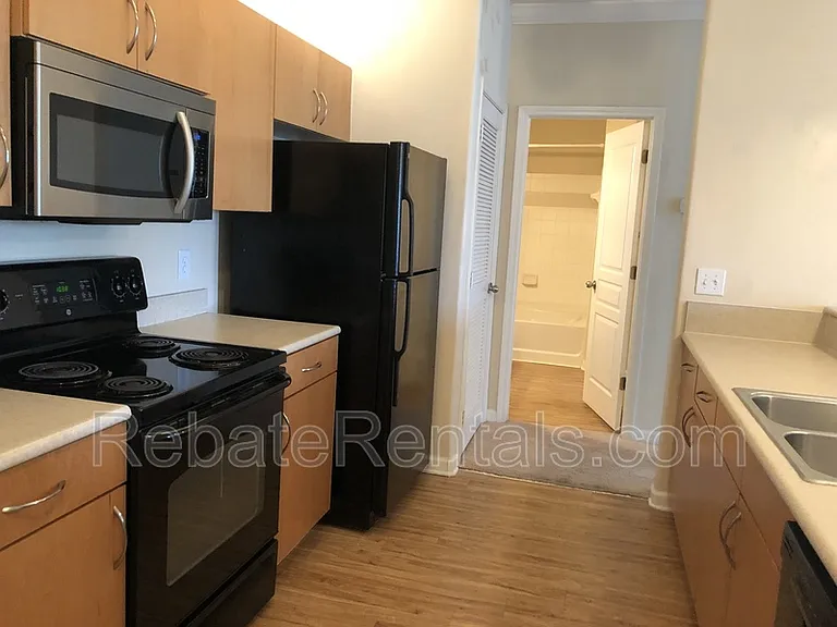 8290 Gate Pkwy W #1019 — Photo 6