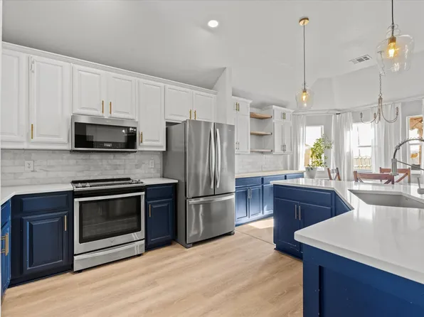 501 Wood Dr, Gunter, TX 75058