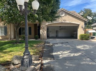 1798 W Rio Hondo Ct, Hanford, CA 93230