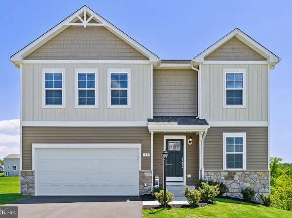 99 Luxor Ct, Bunker Hill, WV 25413