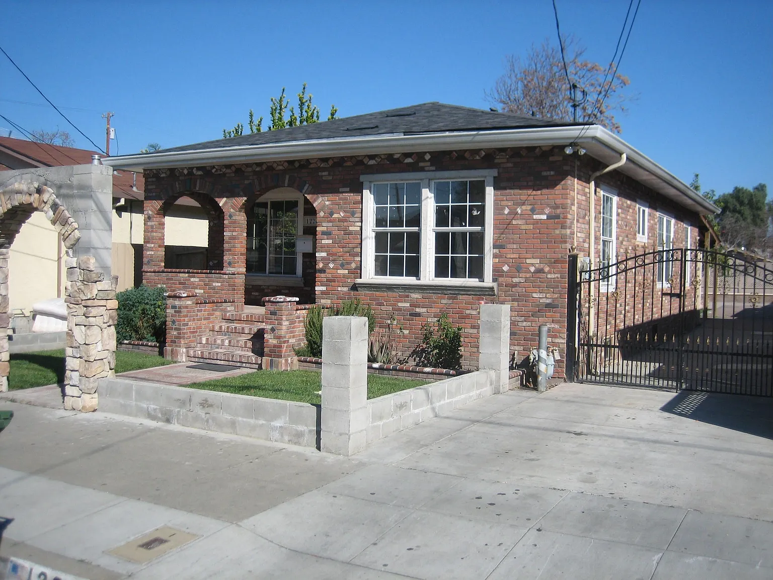 1224 Mastic St photo 1