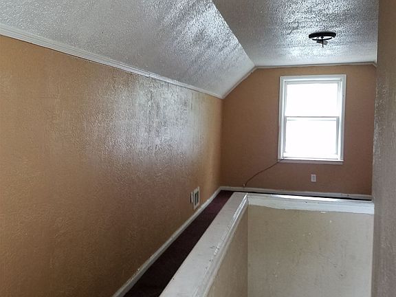 UPSTAIRS BEDROOM