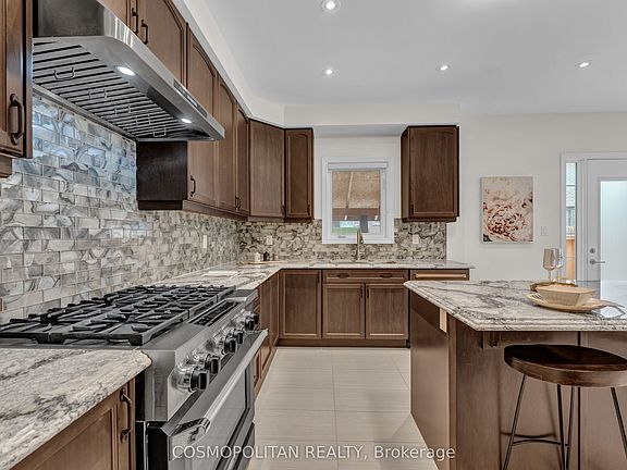 5th image of 10 Loomis Rd