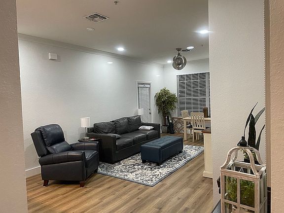 4th image of 6100 Stevenson Dr