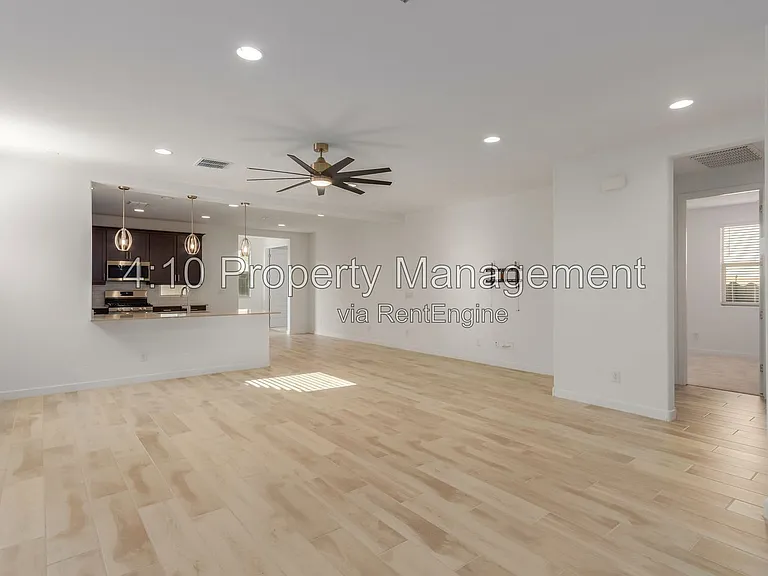 2222 E Palmdale Ln — Photo 14