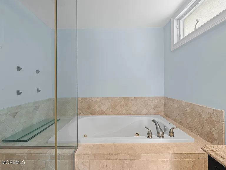 5 Shrewsbury Way — Photo 32
