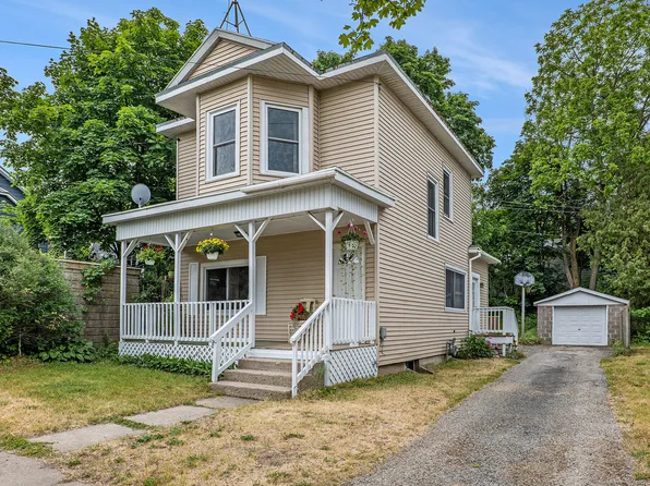 38 E Water St, Newaygo, MI 49337