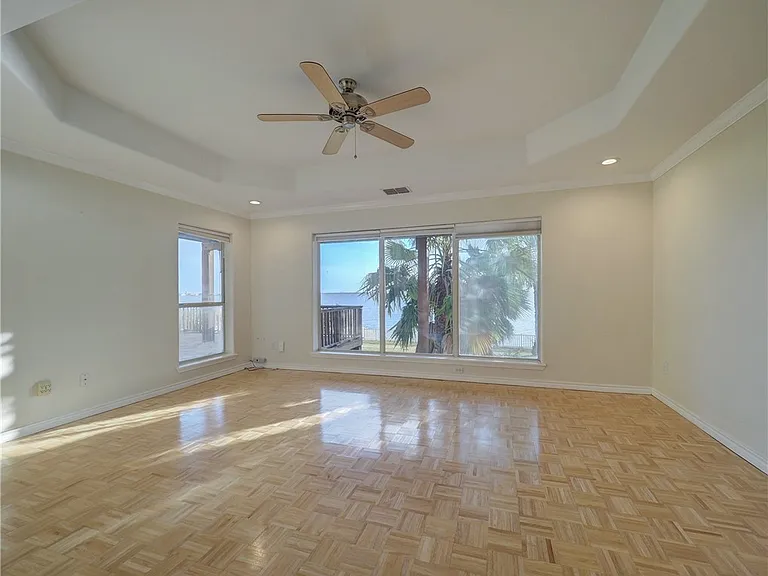 1343 Bayview Dr — Photo 14
