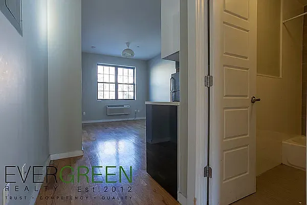 58A Vernon Ave #3R — Photo 3