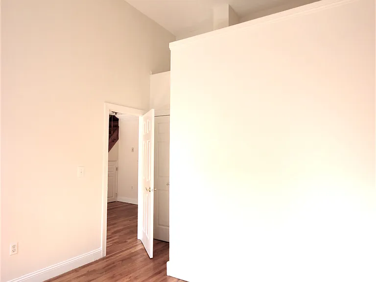 525 W 49th St #5D — Photo 6