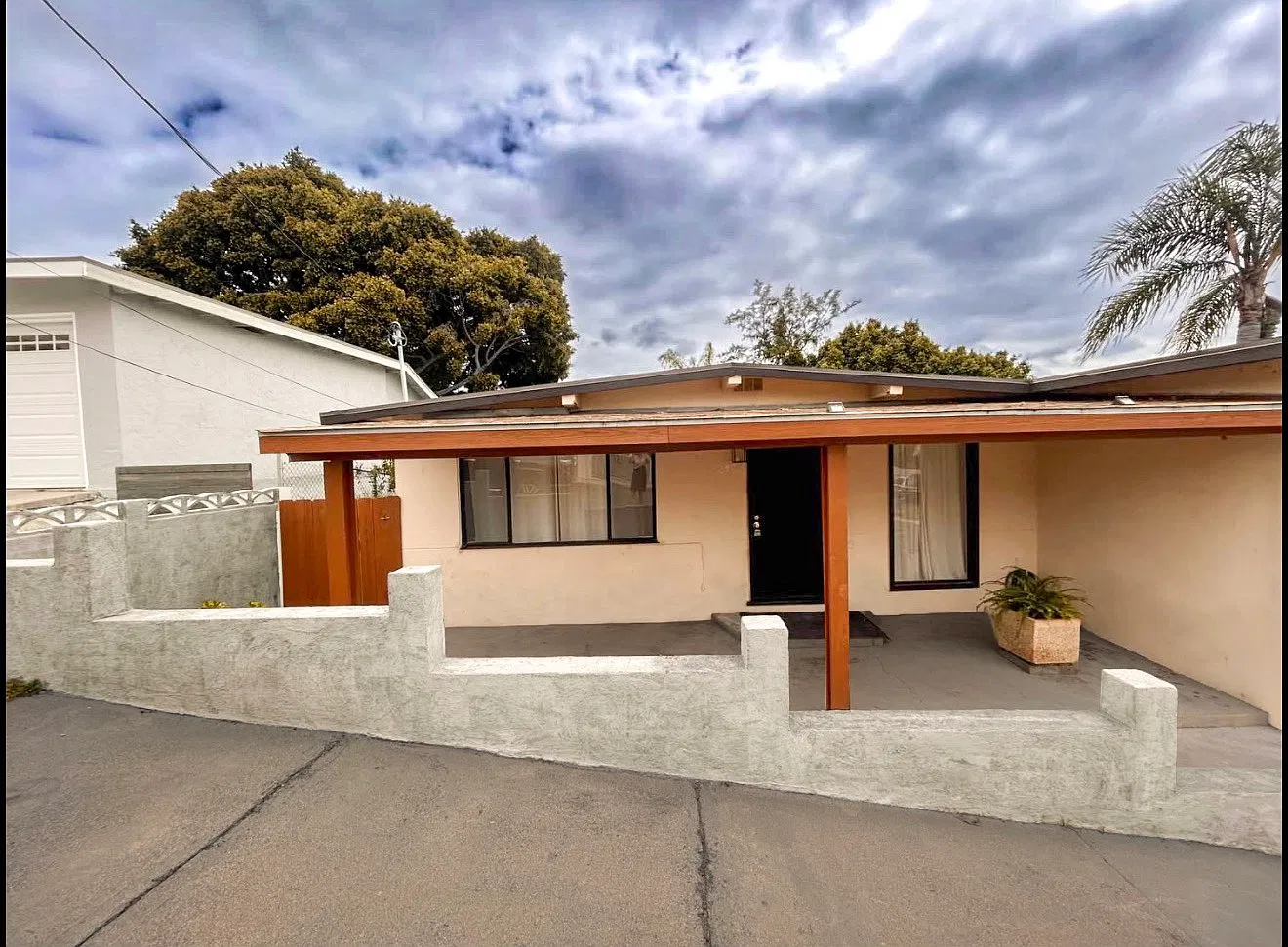 3 bed, 972 sqft, $3,200 — Photo 1