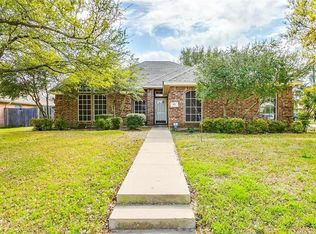 825 NW Park Meadow Ln, Burleson, TX 76028