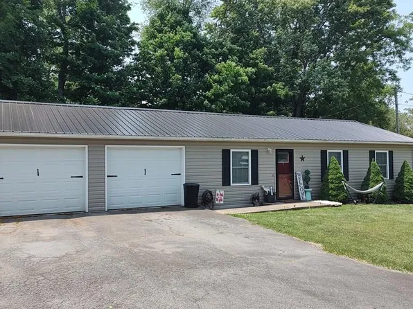 618 1st St, Marion, VA 24354