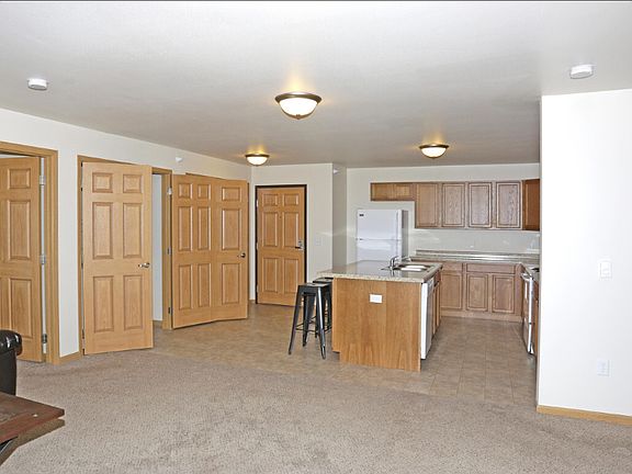 5th image of 501 12th Ave SE #101H