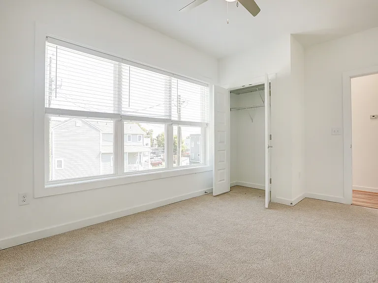 218 W 12th St #B — Photo 17