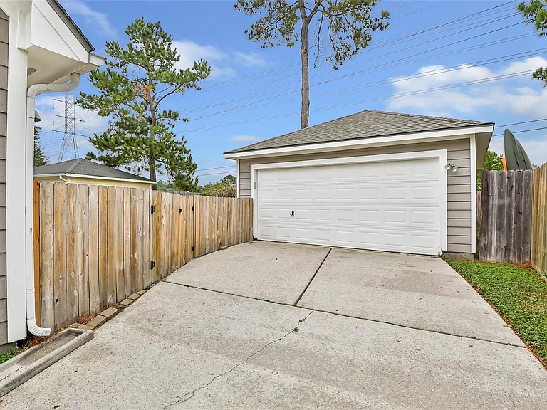 19106 Spruce Bough Ln — Photo 4
