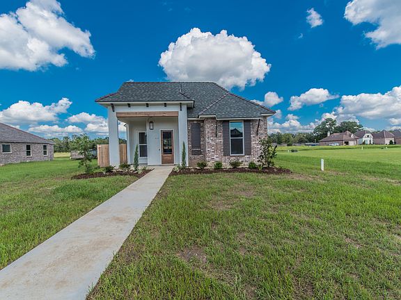 2nd image of 408 Dunvegan Ct