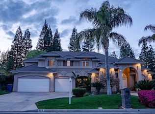 260 W Ridgepoint Dr, Fresno, CA 93711