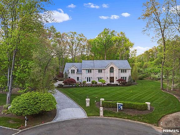 3rd image of 7 Orchard Ln