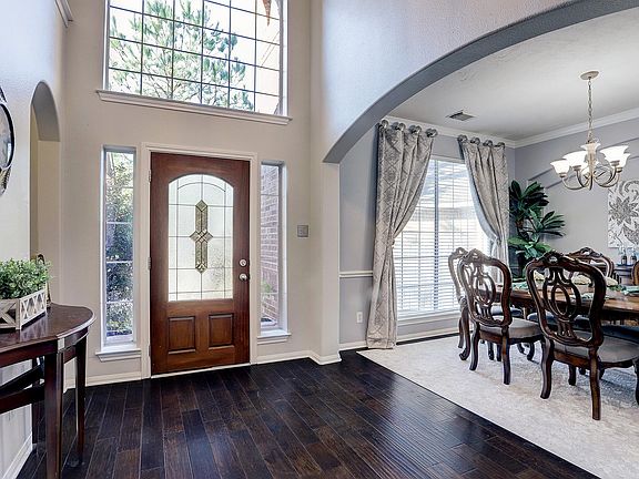 4th image of 18 Sheltered Arbor Ct