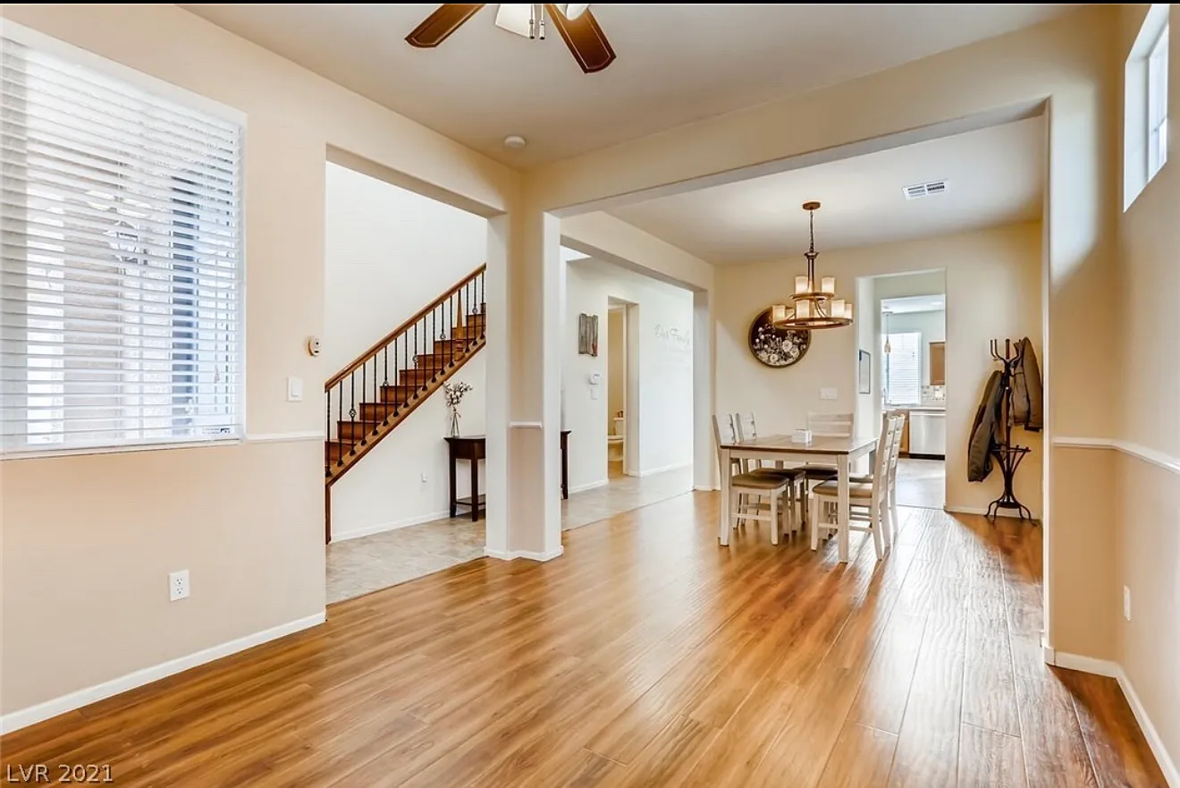 4 bed, 2.5 bath, 2262 sqft, $2,495 — Photo 2