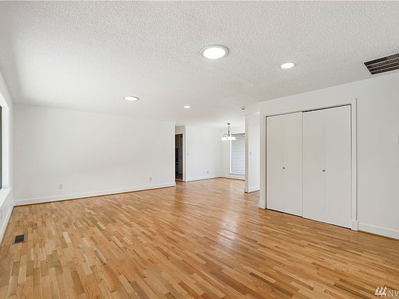 5th image of 8017 Garnet Ln SW