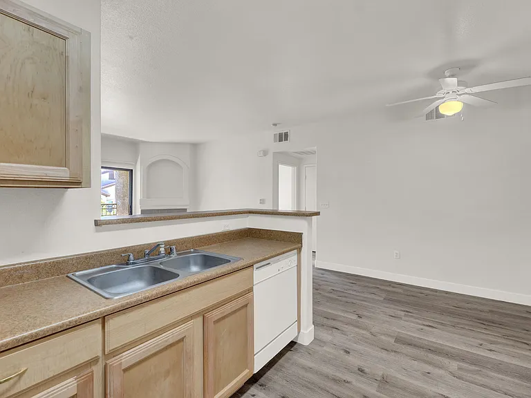 #GuardianReatly 8250 N Grand Canynon #2167 NW Condo Rental kitchen 2_08072025