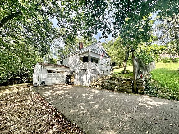 2nd image of 2599 Oakhill Dr