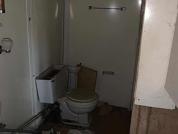 5th image of 620 Shivers St