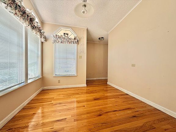 5th image of 36832 Wilmington Rd