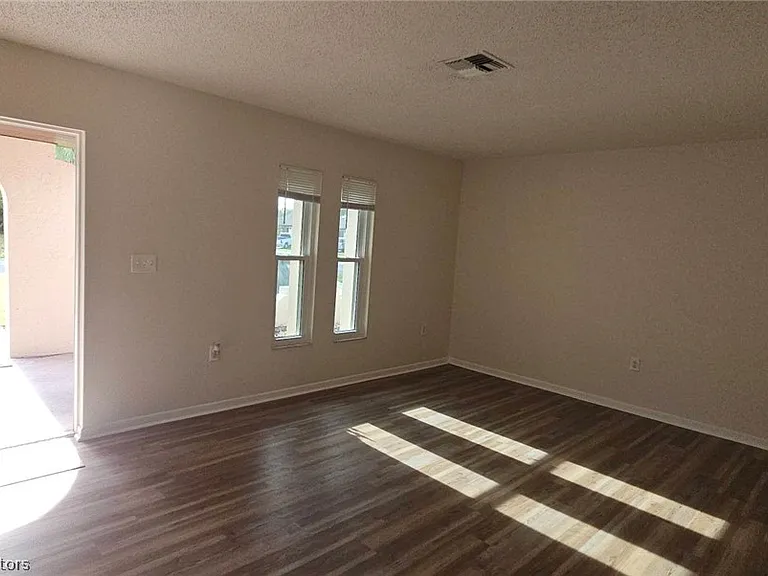 4018 Vilabella Dr — Photo 5