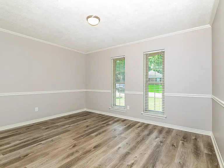 708 Village Green Dr — Photo 14