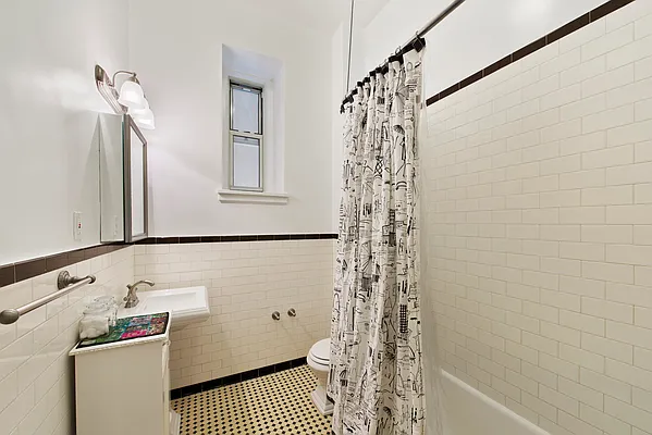 Sold by Ann Ferguson, LLC | media 21