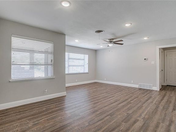 3rd image of 1420 Cloverdale Dr