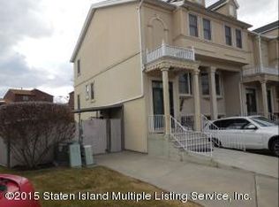8 Cobblers Ln, Staten Island, NY 10304