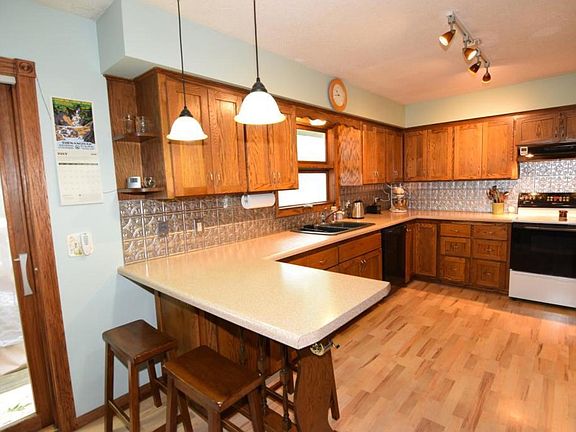 4th image of 15543 Willamette St NE