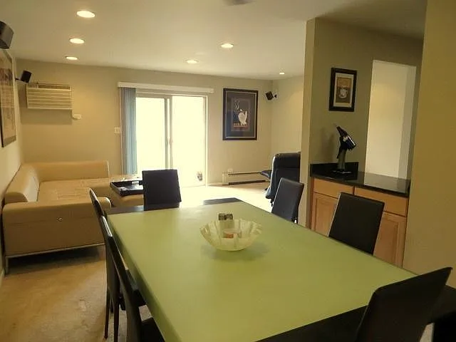 2 bed, 1100 sqft, $2,000 — Photo 2