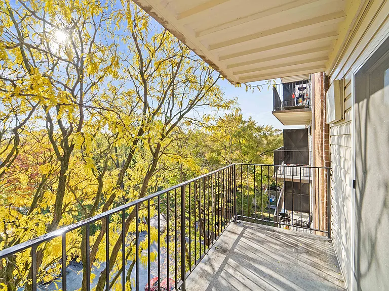 3461 Peter St — Photo 19