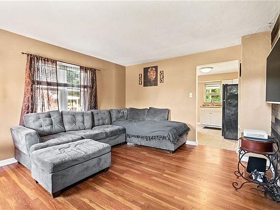 4th image of 148 Washington Blvd