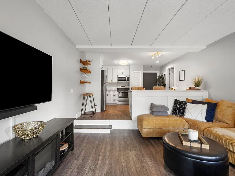 160 Burkhall St #212 — Photo 13