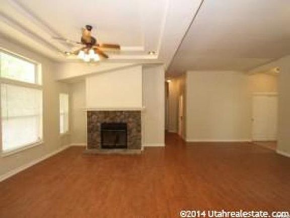 3rd image of 1604 W Crystal Ave