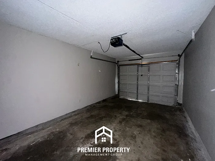 1082 Hooker St — Photo 16