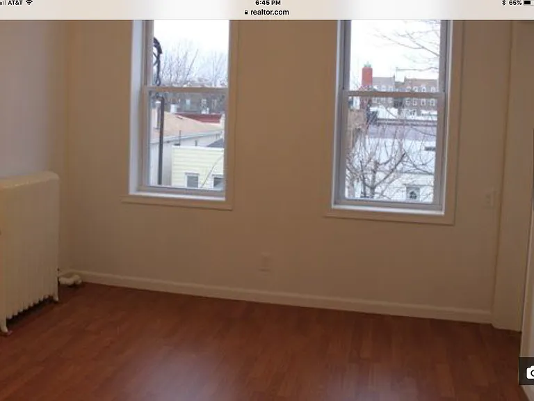 424 50th St #4 — Photo 2