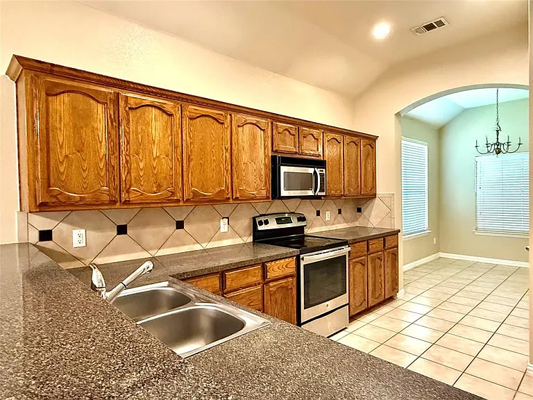 10008 Coolidge Dr — Photo 3