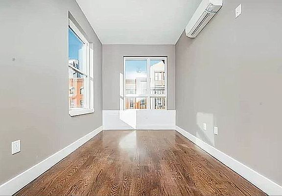 4th image of 64 Greenpoint Ave #5A