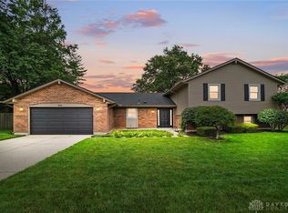 7071 Woodcroft Dr, Englewood, OH