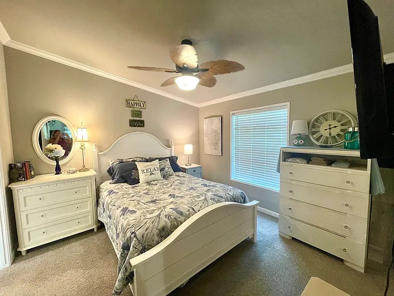 NE Shore Pl — Photo 13